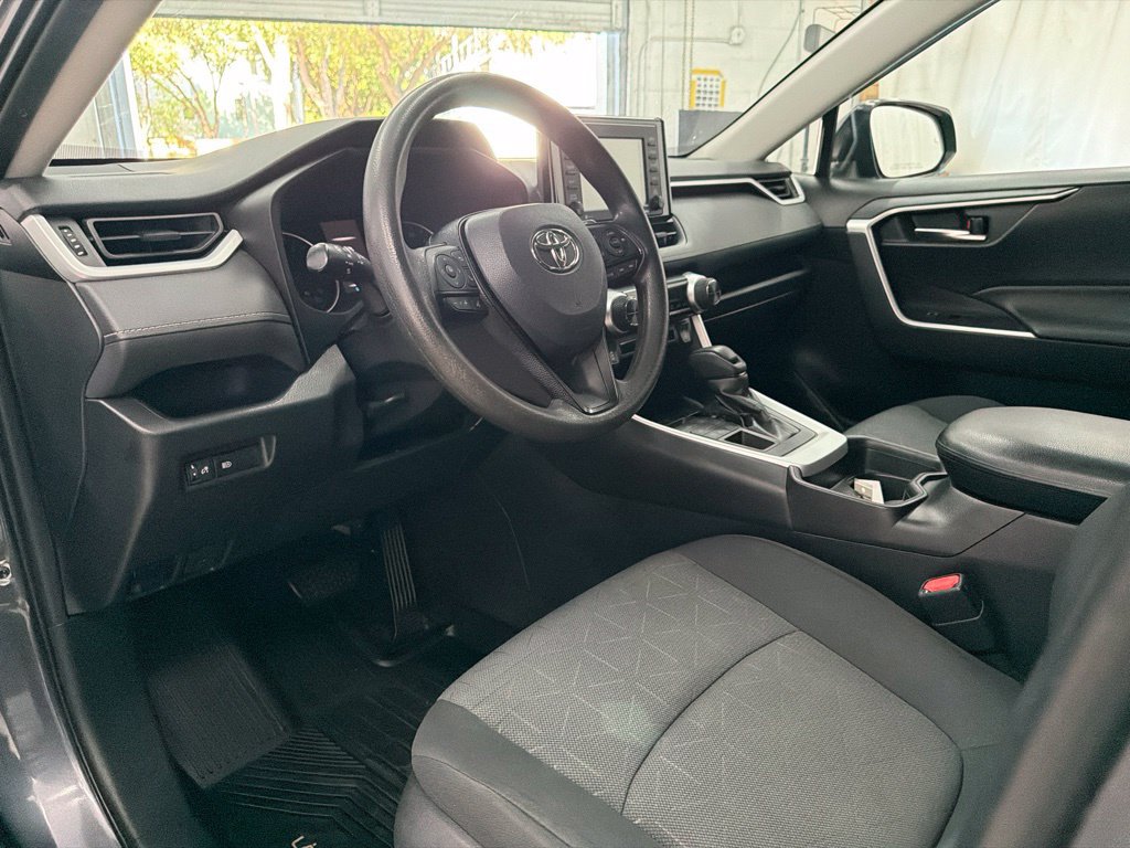 Used 2021 Toyota RAV4 XLE AWD/4WD image 14
