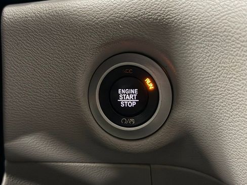 Used 2017 Chrysler Pacifica Touring image 21