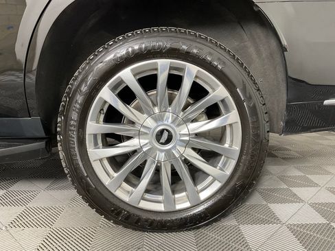 Used 2023 Cadillac Escalade Premium Luxury RWD image 10