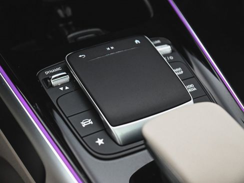 Used 2022 Mercedes-Benz GLB 250 GLB 250 image 31