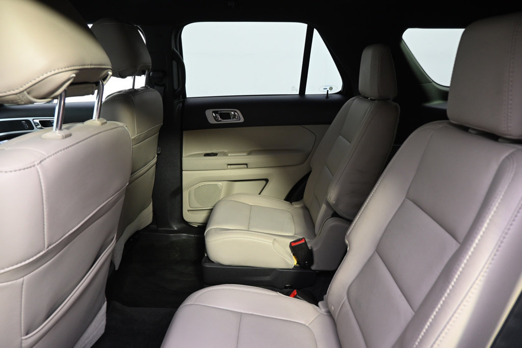 Used 2014 Ford Explorer XLT w/ Equipment Group 202A AWD/4WD image 21