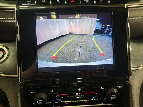 Used 2023 Jeep Grand Cherokee Altitude image 23