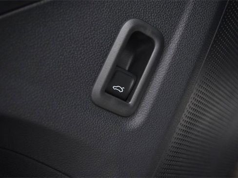 New 2026 Volkswagen Tiguan SE R-Line image 9