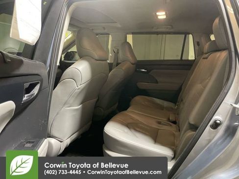 Used 2023 Toyota Highlander XLE image 23