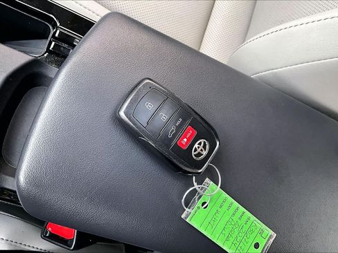 Used 2024 Toyota Prius Limited FWD image 15