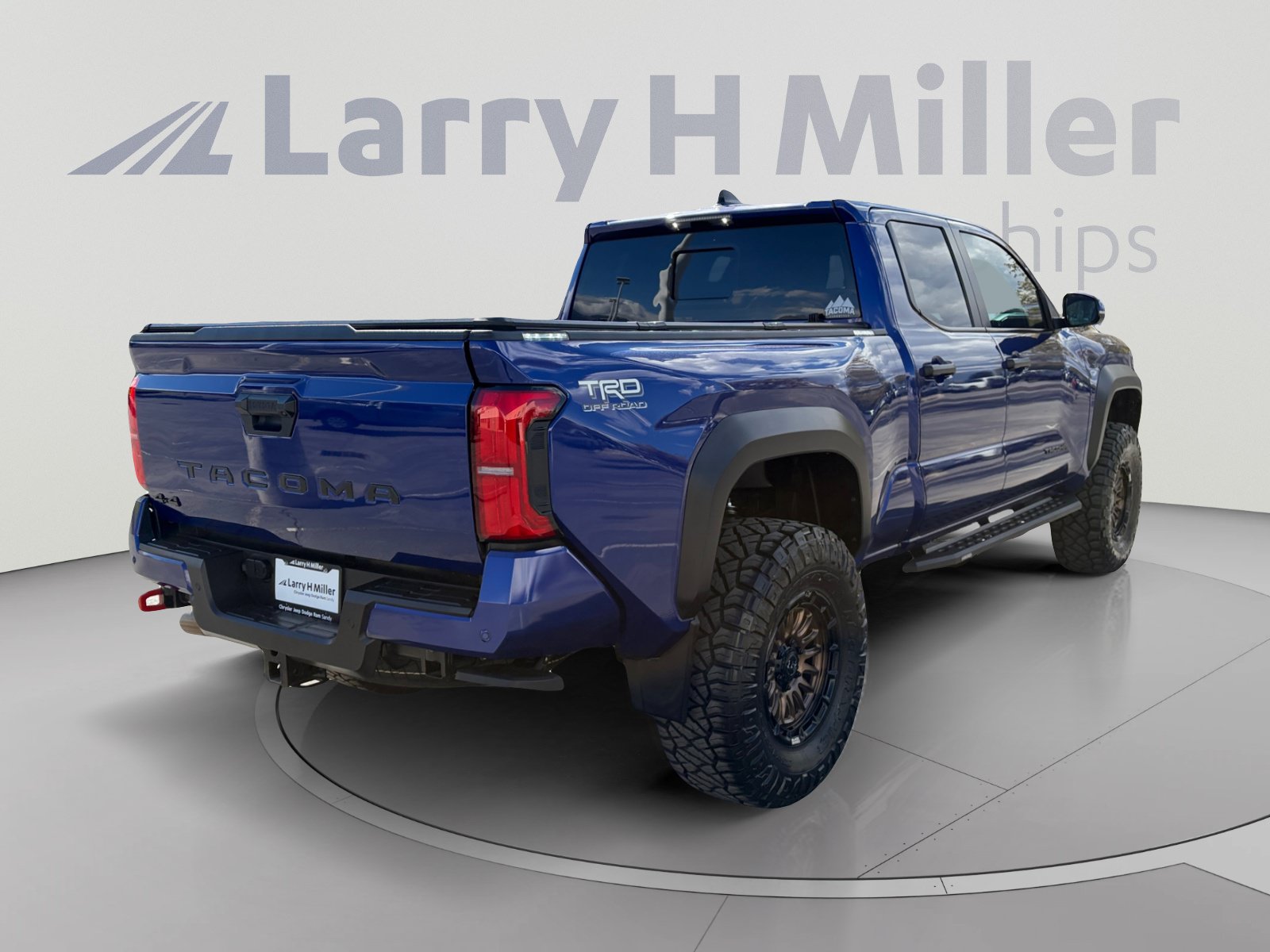 Used 2024 Toyota Tacoma TRD Off-Road w/ TRD Off Road Upgrade Package AWD/4WD image 5