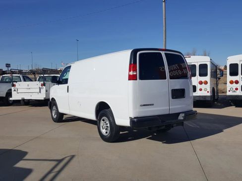 Used 2018 Chevrolet Express 3500 w/ Driver Convenience Package image 9