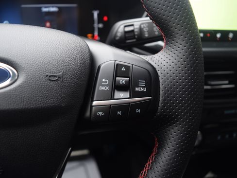 Used 2023 Ford Escape ST-Line w/ Tech Pack #1 image 5