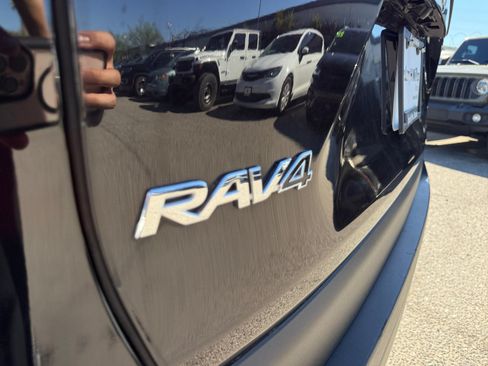 Used 2025 Toyota RAV4 XLE Premium FWD image 29