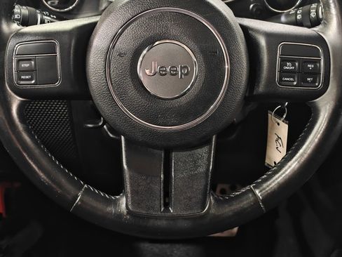 Used 2015 Jeep Wrangler Unlimited Sahara w/ Dual Top Group AWD/4WD image 5