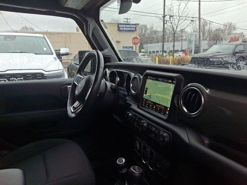 Used 2023 Jeep Wrangler Unlimited Sahara w/ Cold Weather Group AWD/4WD image 12