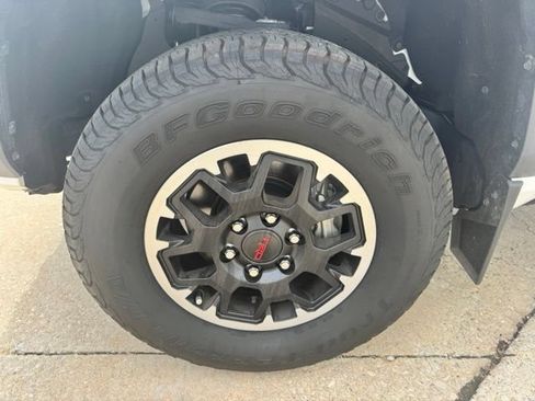 Used 2024 Toyota Tacoma TRD Off-Road AWD/4WD image 9