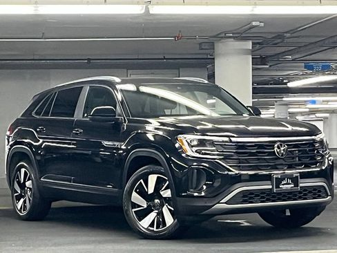 Used 2024 Volkswagen Atlas Cross Sport SE w/ Panoramic Sunroof Package AWD/4WD image 2