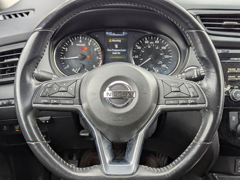 Used 2017 Nissan Rogue SV image 14