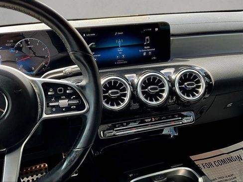 Used 2022 Mercedes-Benz CLA 250 4MATIC image 8