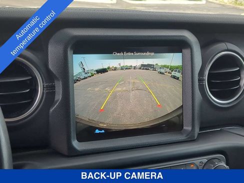 Used 2023 Jeep Wrangler Unlimited Sahara w/ Cold Weather Group AWD/4WD image 16