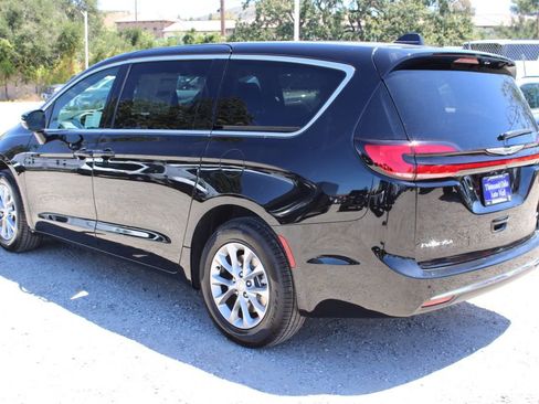 New 2026 Chrysler Pacifica Select AWD/4WD image 6