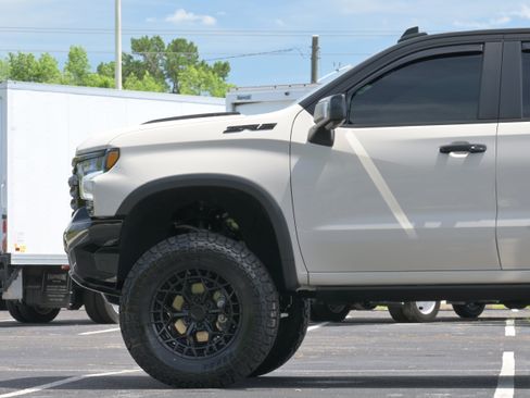 Used 2026 Chevrolet Silverado 1500 ZR2 AWD/4WD image 5