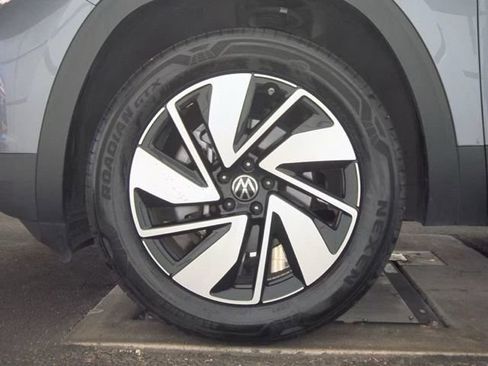 Used 2025 Volkswagen Atlas SE AWD/4WD image 44