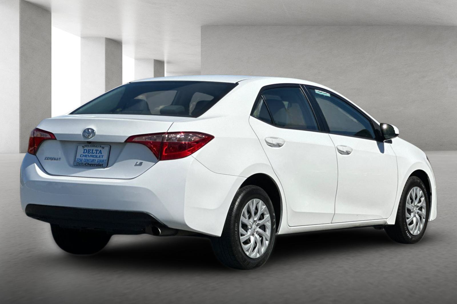 Used 2017 Toyota Corolla LE FWD image 4