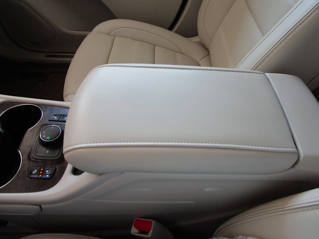 Used 2023 GMC Acadia Denali w/ Denali Ultimate Package FWD image 44
