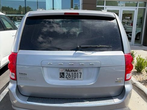 Used 2017 Dodge Grand Caravan SXT FWD image 5