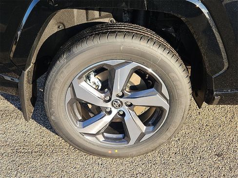 New 2025 Toyota RAV4 SE image 5