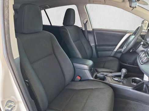 Used 2018 Toyota RAV4 LE FWD image 19