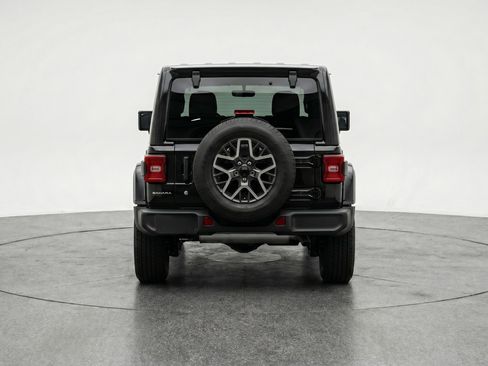 Used 2025 Jeep Wrangler Unlimited Sahara AWD/4WD image 7