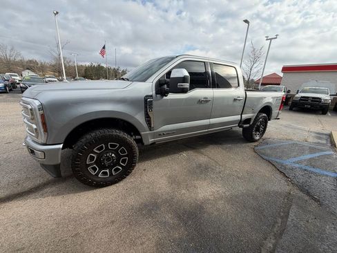 Used 2024 Ford F250 Platinum image 3