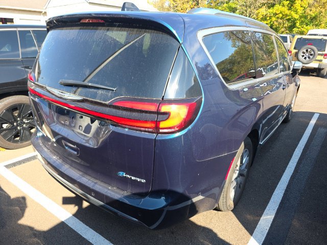 Used 2025 Chrysler Pacifica Pinnacle FWD image 4