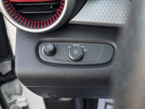 Used 2024 Chevrolet Trax RS w/ Sunroof Package image 26