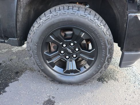 Used 2017 Chevrolet Silverado 1500 LT w/ Midnight Edition image 26