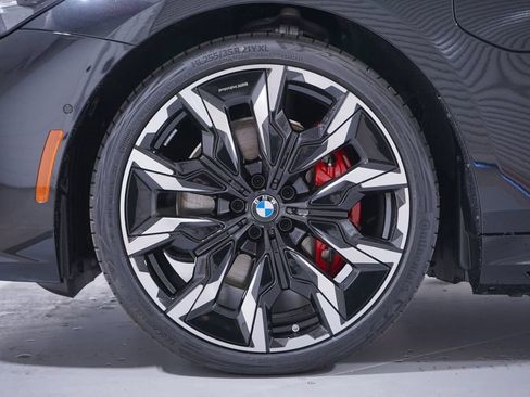 New 2026 BMW 550e xDrive w/ Premium Package image 2