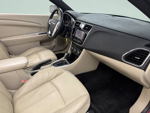 Used 2011 Chrysler 200 Limited FWD image 24