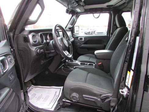 Used 2018 Jeep Wrangler Unlimited Sahara image 6