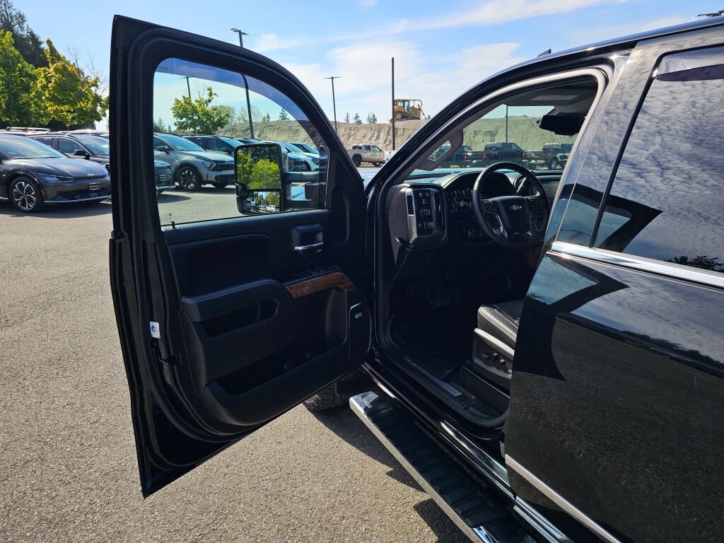 Used 2017 Chevrolet Silverado 2500 High Country w/ Duramax Plus Package AWD/4WD image 19