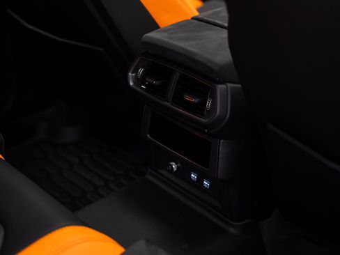 Used 2021 Lamborghini Urus AWD/4WD image 71
