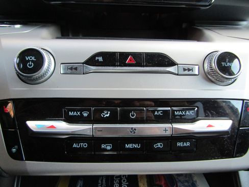 Certified 2023 Ford Explorer XLT w/ Equipment Group 202A image 40