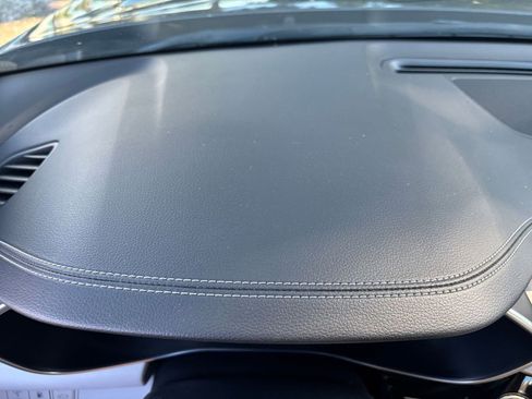 Used 2025 Genesis G70 2.5T image 34