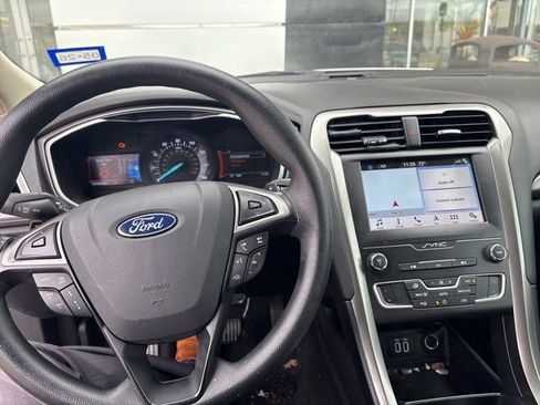 Used 2019 Ford Fusion SE image 8