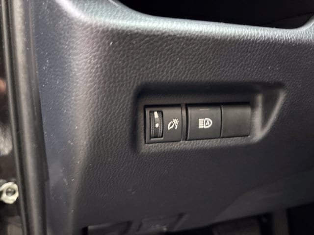 Used 2020 Toyota RAV4 LE w/ All Weather Liner Package AWD/4WD image 26