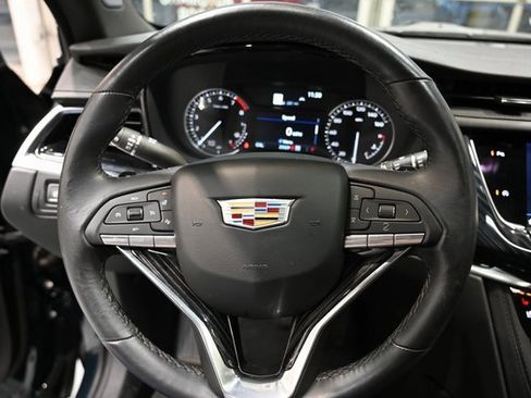 Used 2025 Cadillac XT6 Premium Luxury image 25