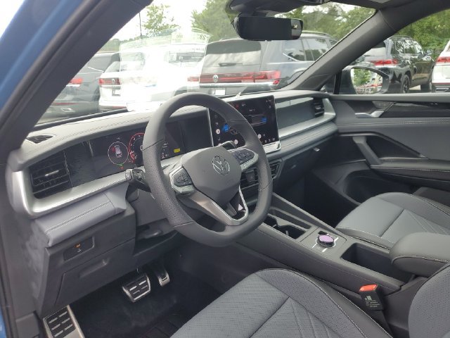 New 2026 Volkswagen Tiguan SE R-Line FWD image 18