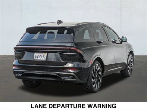 Used 2024 Lincoln Nautilus Reserve w/ Jet Appearance Package (87T) image 5