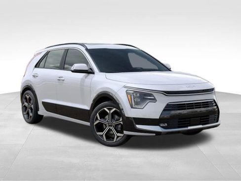 New 2025 Kia Niro SX Touring FWD image 9