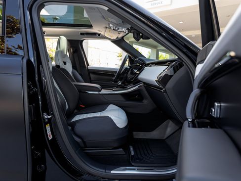 Used 2025 Land Rover Range Rover Sport SV Edition Two image 41