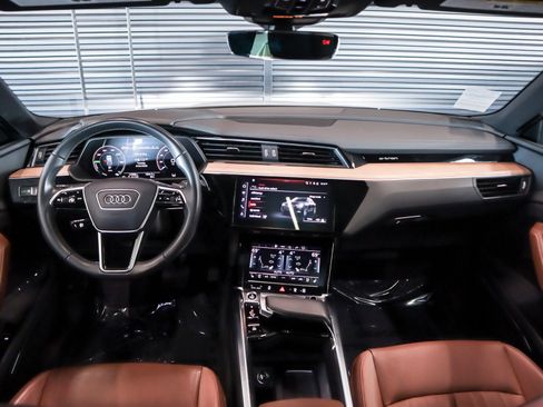 Used 2024 Audi Q8 e-tron Premium Plus image 10