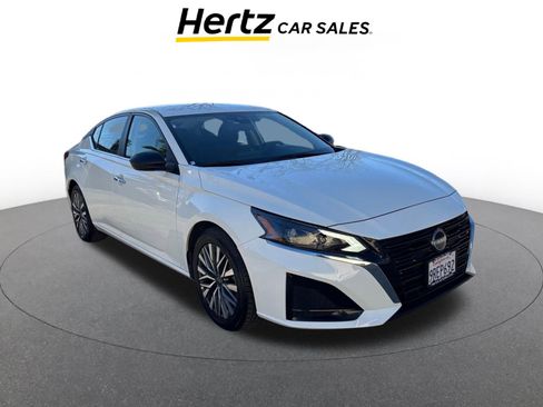 Used 2025 Nissan Altima 2.5 SV image 1