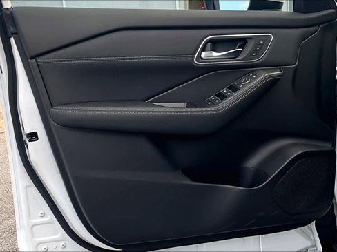 New 2026 Nissan Rogue Platinum w/ Platinum Premium Package image 13